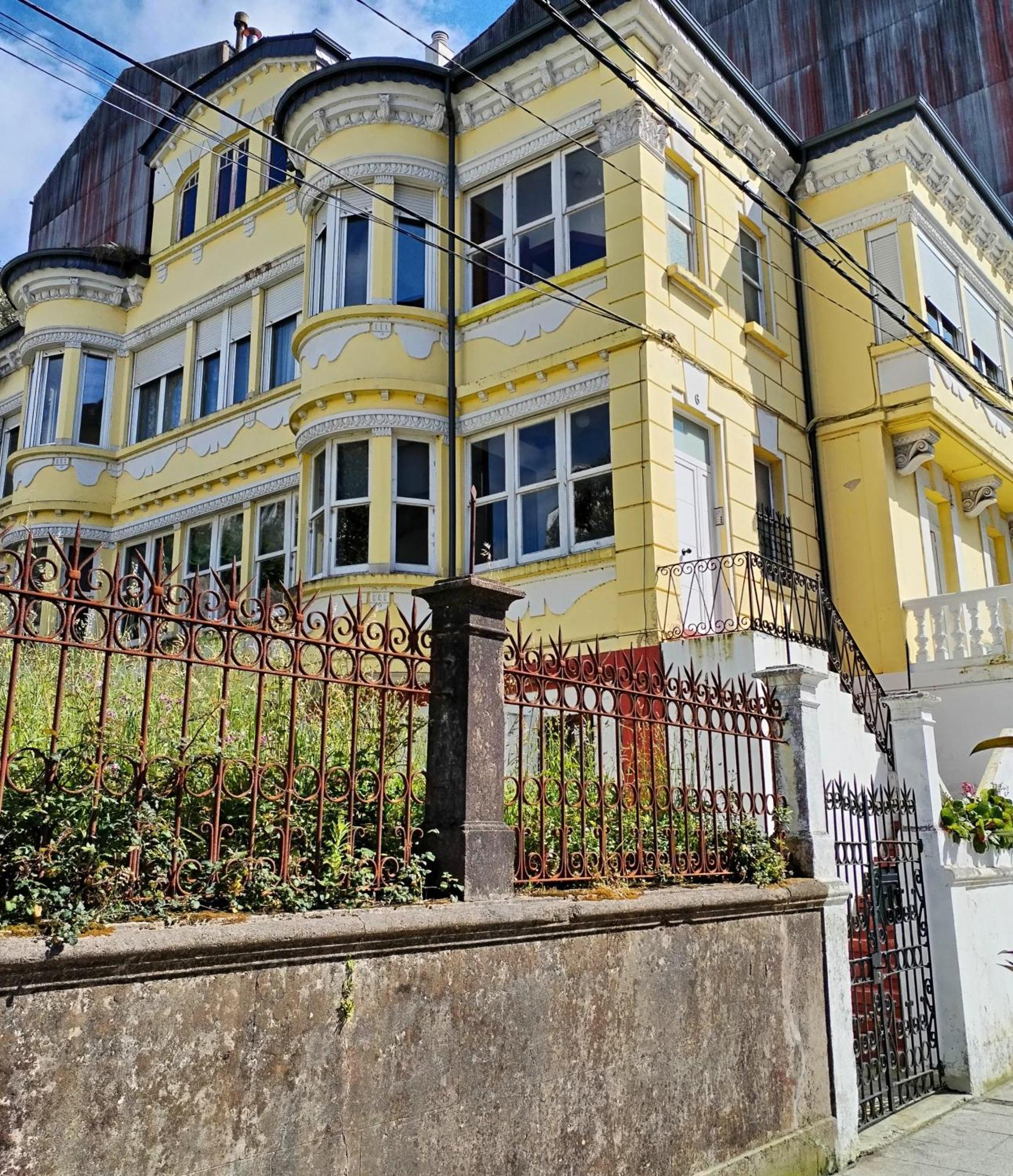 Yellow House Viveiro Exterior foto